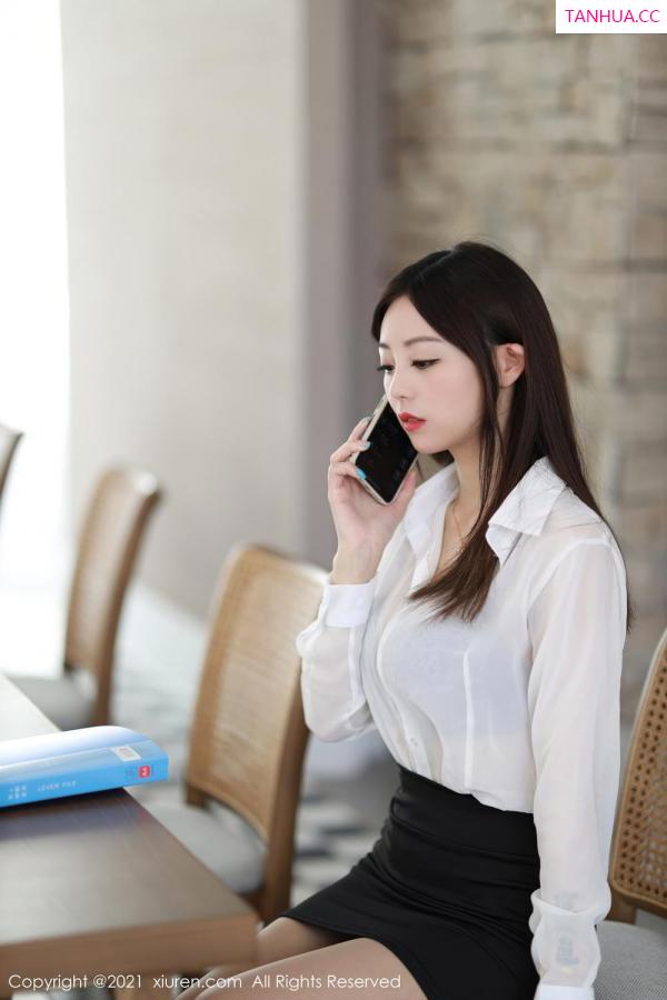 清纯美女佘贝拉 白衬衫黑短裙